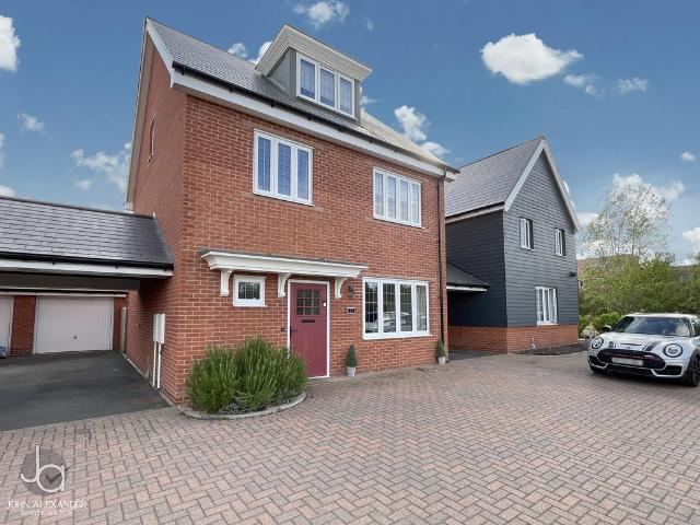4 bedroom detached house for sale