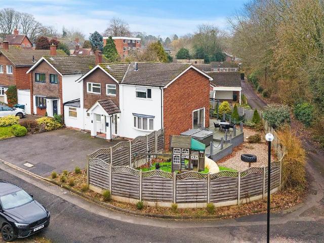4 bedroom link detached house for sale
