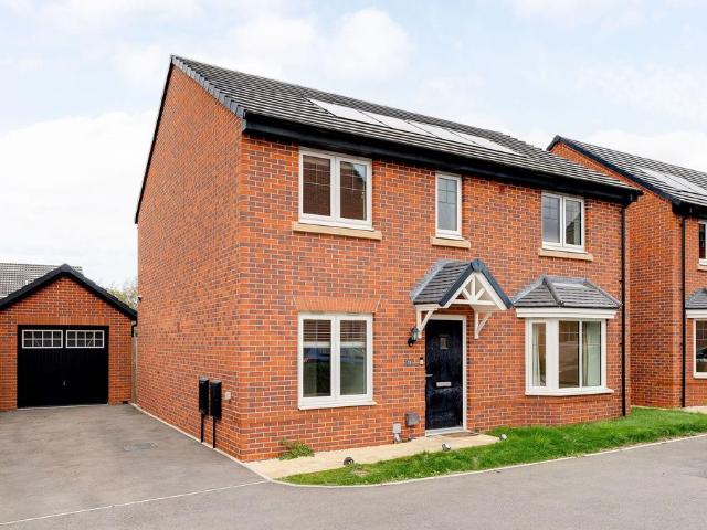 4 bedroom detached house for sale