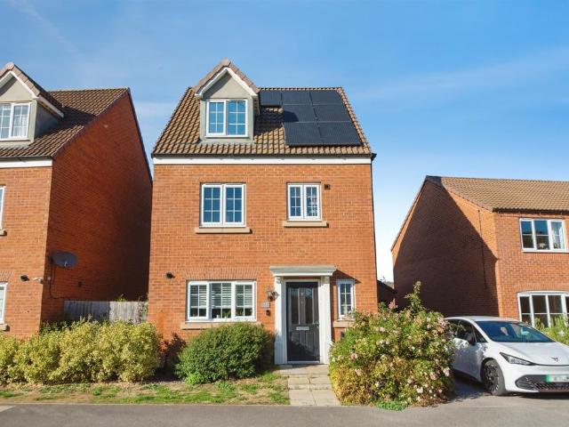 4 bedroom detached house for sale