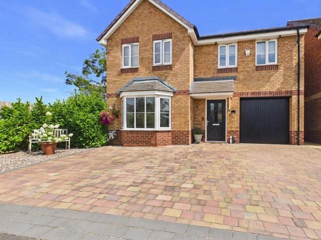 4 bedroom detached house for sale