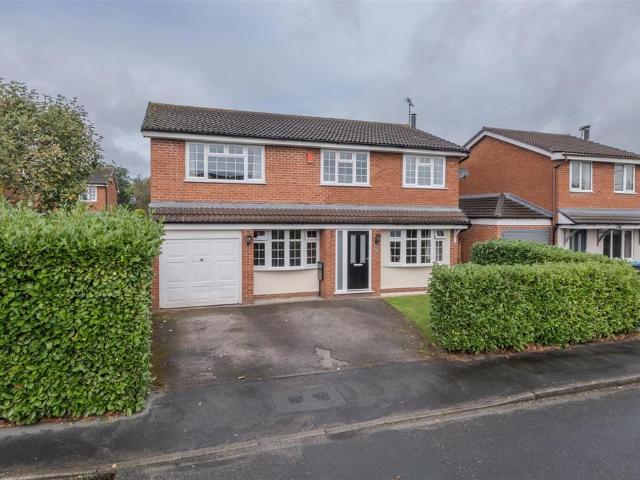 4 bedroom detached house for sale