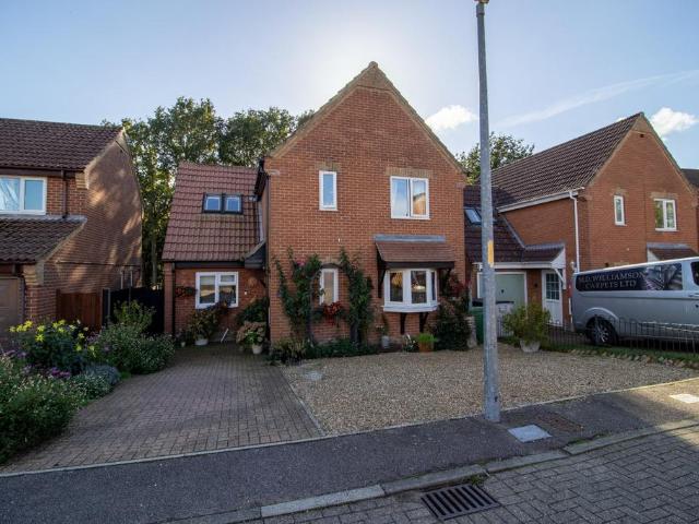 4 bedroom detached house for sale