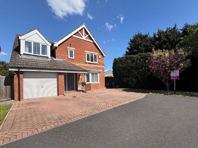 4 bedroom detached house for sale