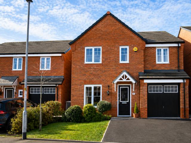 4 bedroom detached house for sale