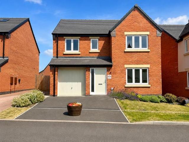 4 bedroom detached house for sale