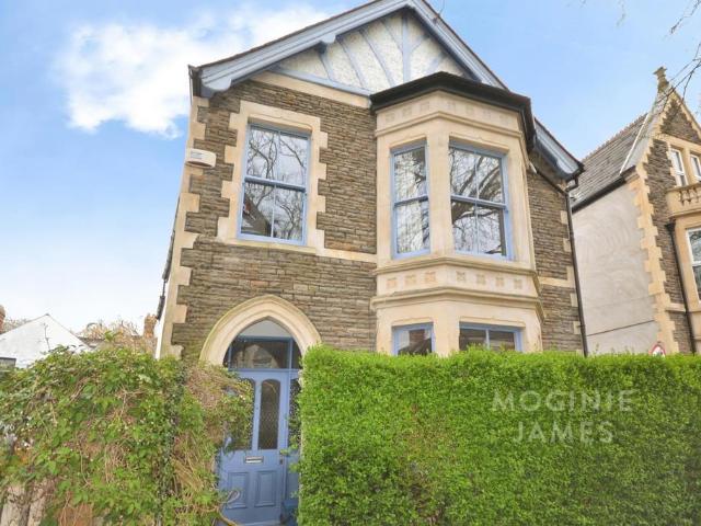 4 bedroom detached house for sale