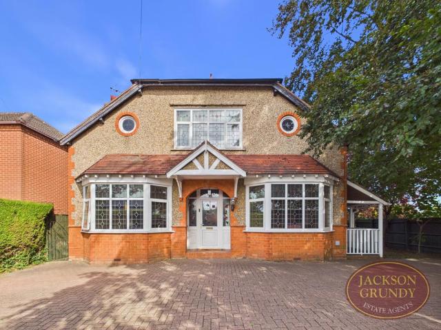 4 bedroom detached house for sale