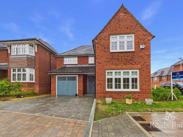 4 bedroom detached house for sale