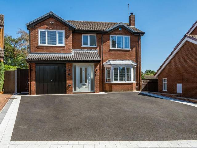 4 bedroom detached house for sale