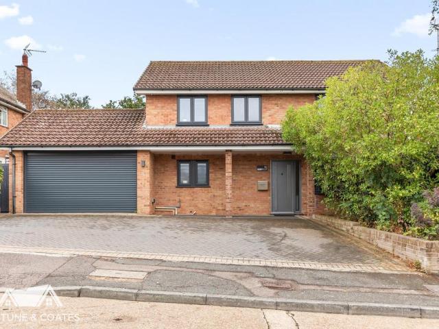 4 bedroom detached house for sale