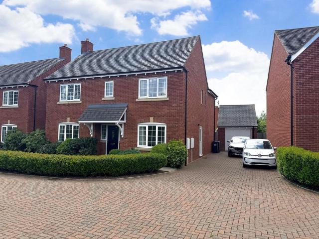 4 bedroom detached house for sale