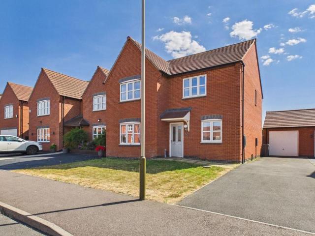 4 bedroom detached house for sale