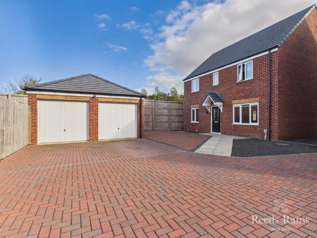 4 bedroom detached house for sale