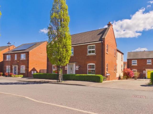 4 bedroom detached house for sale