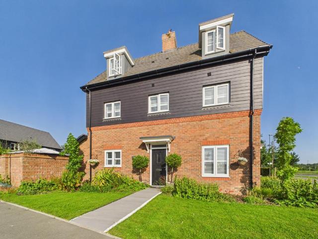 4 bedroom detached house for sale