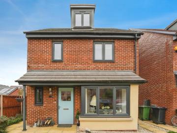 House for sale in Burhill - Garden, Equipped kitchen