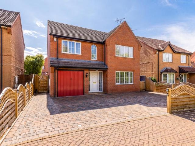 4 bedroom detached house for sale