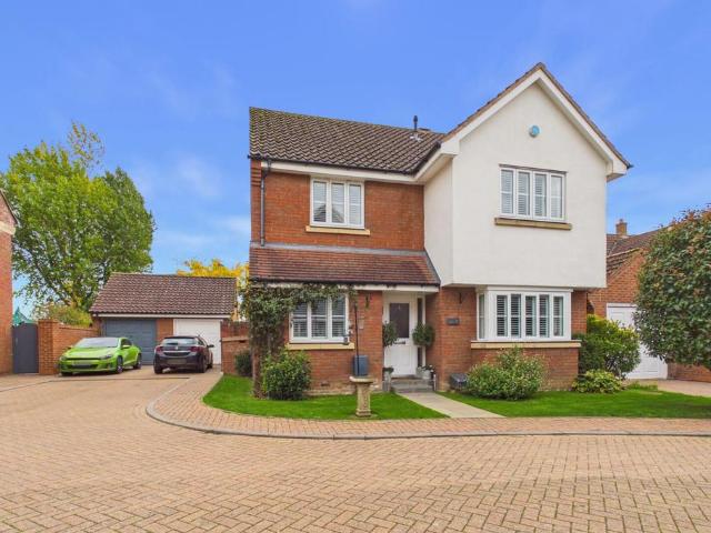 4 bedroom detached house for sale