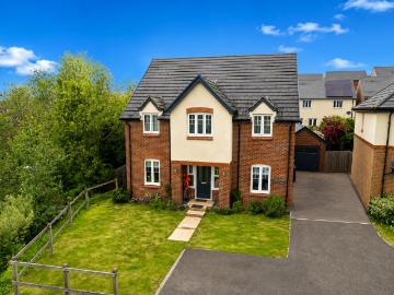 4 bedroom detached house for sale