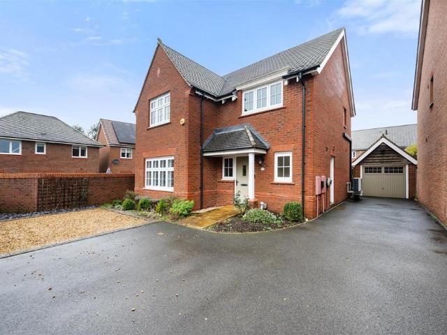 4 bedroom detached house for sale