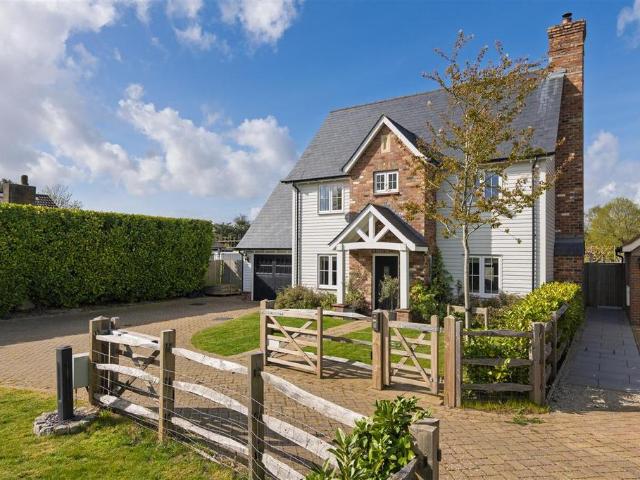 4 bedroom detached house for sale