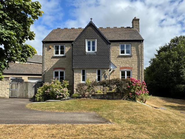 4 bedroom detached house for sale