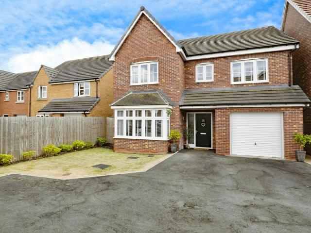 4 bedroom detached house for sale