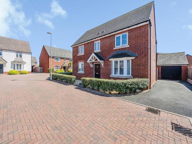 4 bedroom detached house for sale