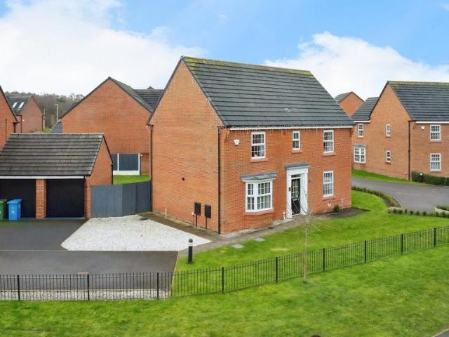 4 bedroom detached house for sale