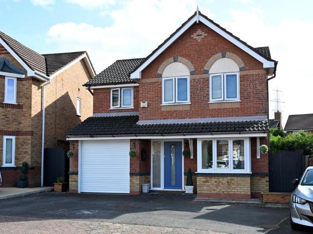 4 bedroom detached house for sale