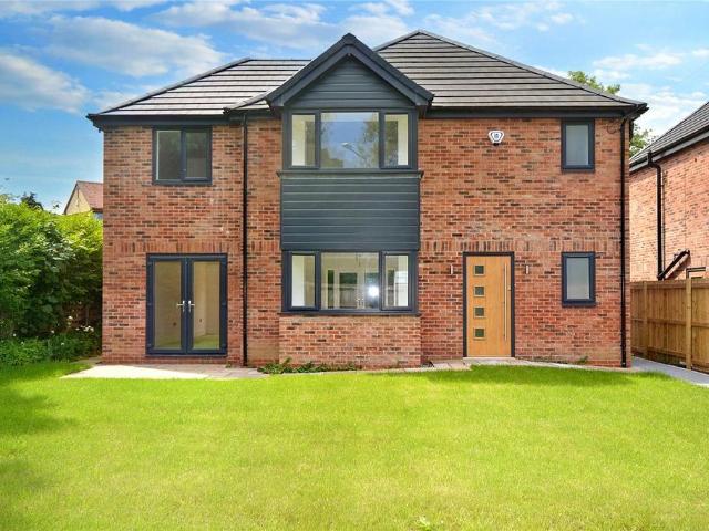 4 bedroom detached house for sale