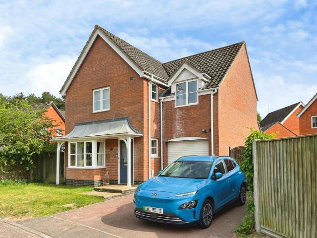 4 bedroom detached house for sale