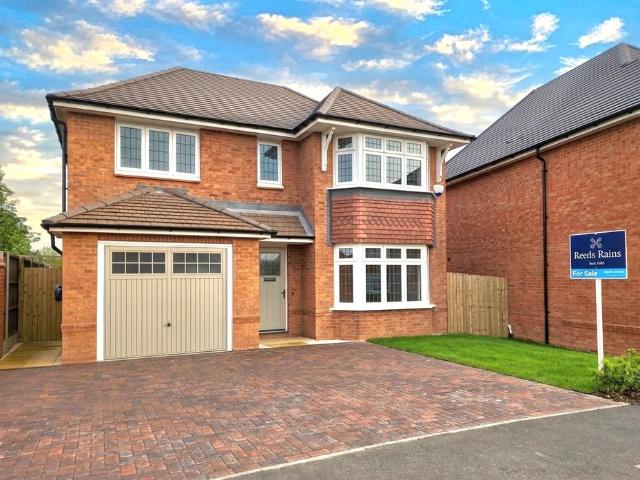 4 bedroom detached house for sale