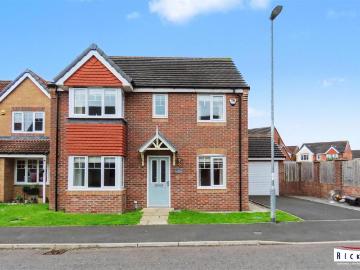 4 bedroom detached house for sale