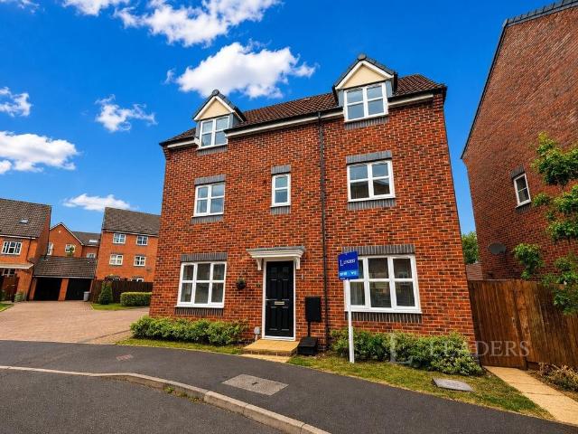 4 bedroom detached house for sale