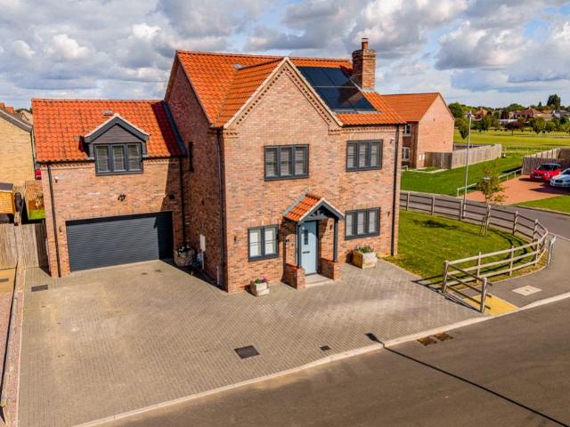 4 bedroom detached house for sale