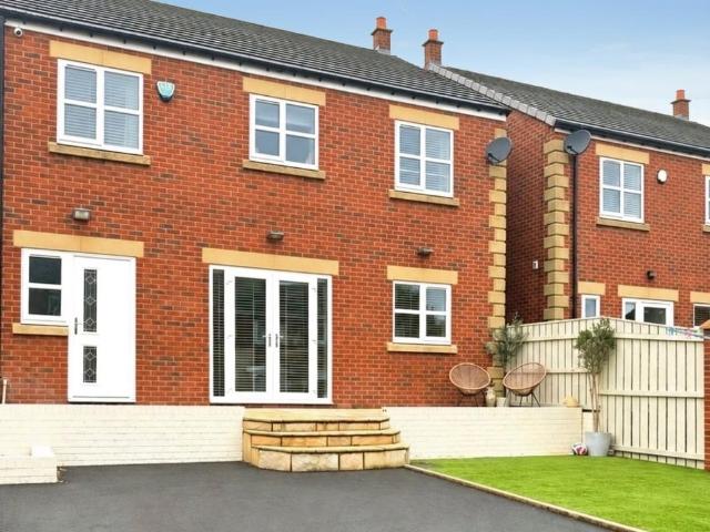 4 bedroom detached house for sale