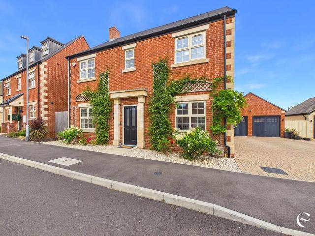 4 bedroom detached house for sale