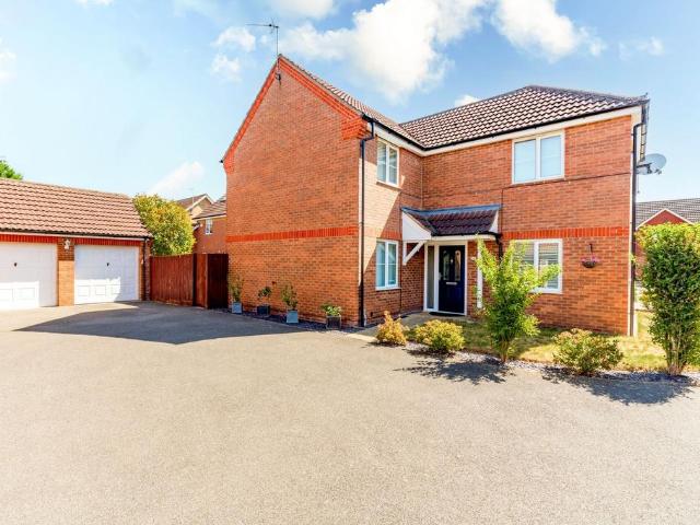 4 bedroom detached house for sale