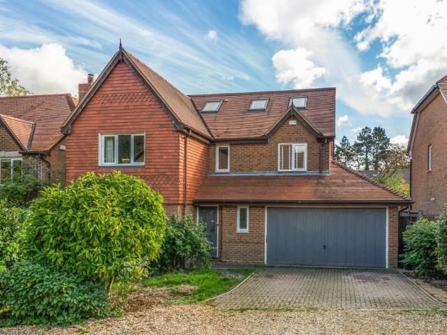 6 bedroom detached house for sale