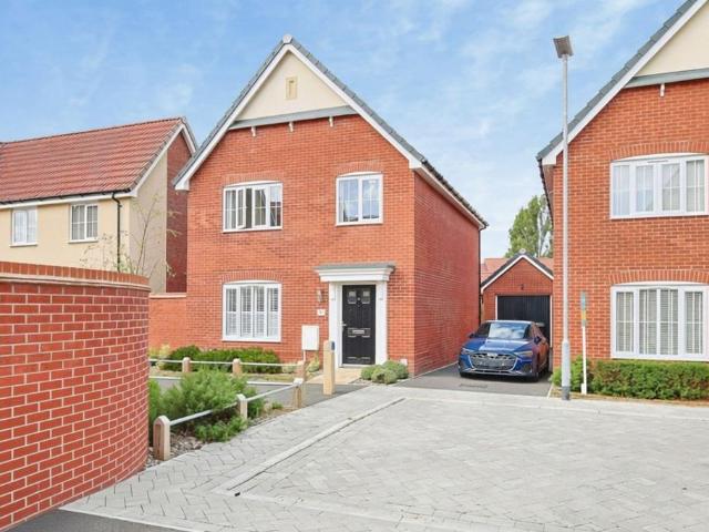 4 bedroom detached house for sale
