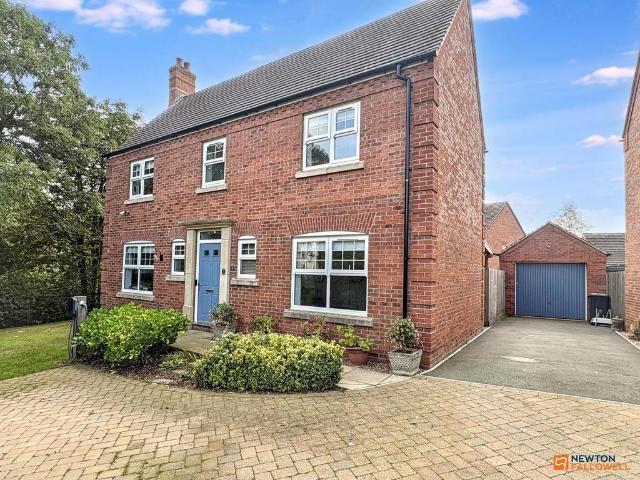 4 bedroom detached house for sale