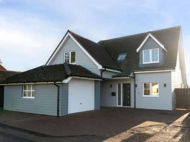 4 bedroom detached house for sale