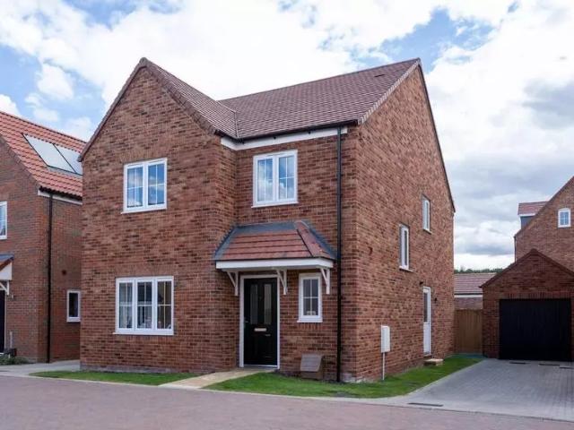 4 bedroom detached house for sale