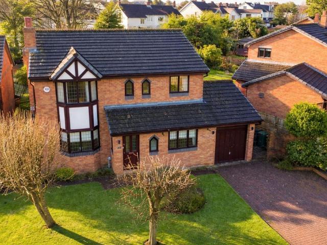 4 bedroom detached house for sale
