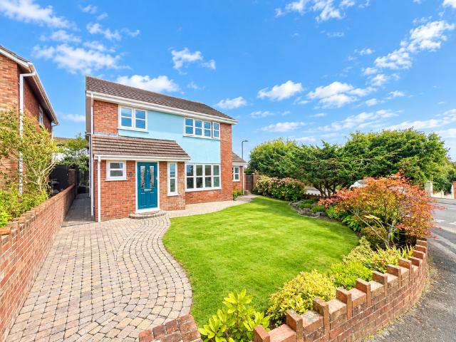 4 bedroom detached house for sale