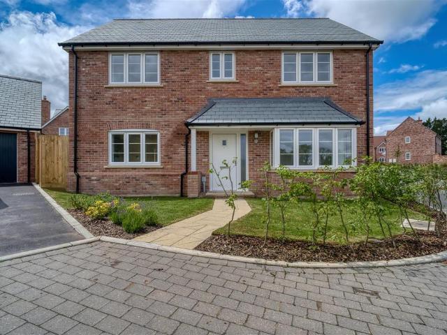 4 bedroom detached house for sale