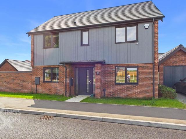 4 bedroom detached house for sale