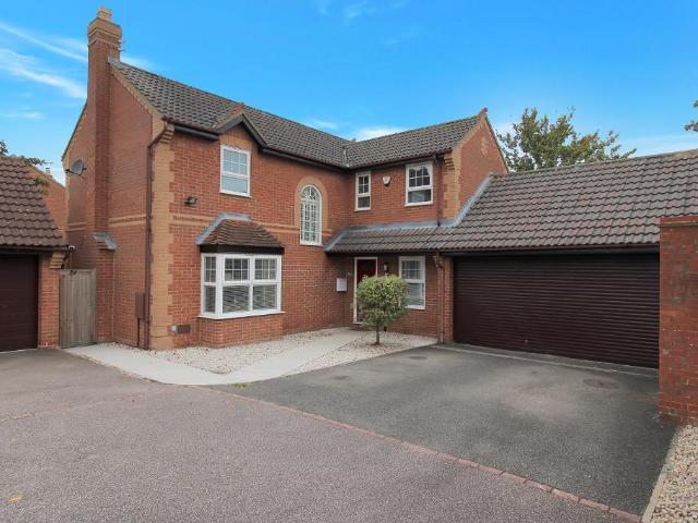 4 bedroom detached house for sale
